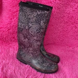 Floral gray tone Kamik rain boots size 11